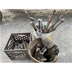 JOB LOT OF DUAL FASTENER HARDWARE