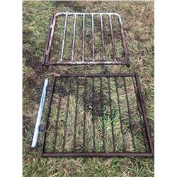 LOT OF 2 4' GATES