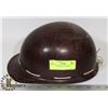 Image 1 : VINTAGE BAKELITE HELMET