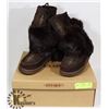 Image 1 : PAIR MOCCASIN BOOTS LADIES SIZE 6