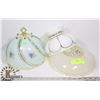Image 1 : 3 VINTAGE LIGHT SHADES