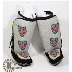 MUKLUKS SIZE 6