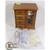 Image 1 : VINTAGE MUSICAL WOOD JEWELRY BOX SOLD WITH LARGE