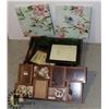 Image 1 : LOT OF PICTURE FRAMES & WALL CANVAS DECOR (2 PCS)