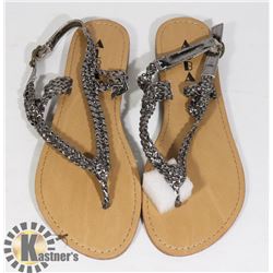 WOMENS SANDALS SIZE 6