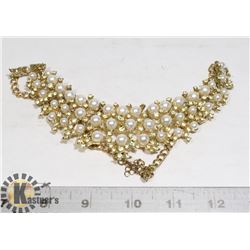 GOLD TONE PEARL NECKLACE