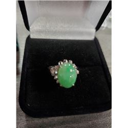 18K WHITE GOLD JADE RING SIZE 5.5