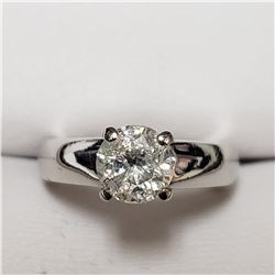 33) 18KT WHITE GOLD DIAMOND SOLITAIRE RING. SIZE 5