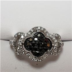 32) 18KT WHITE GOLD FANCY COLORED BLACK DIAMOND