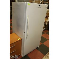 KENMORE UPRIGHT FREEZER - 17 CU FT