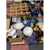 Image 1 : ESTATE PALLET OF COLLECTIBLES INCLUEDS CHINA,