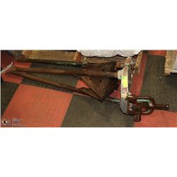 TRIPOD PIPE VICE