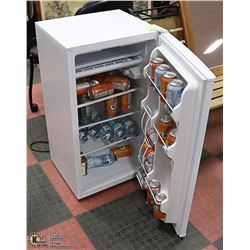 MASTERCHEF BAR FRIDGE WITH CONTENTS 18" X 18" X 33