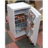 Image 1 : MASTERCHEF BAR FRIDGE WITH CONTENTS 18" X 18" X 33