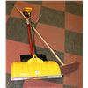 Image 1 : BUNDLE OF 2 SNOW SHOVELS & 1 SHOP BROOM