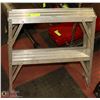 Image 1 : ALUMINUM- 2 FT. STEP LADDER