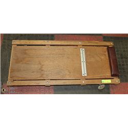 MECHANIC GARAGE CREEKER WOODEN