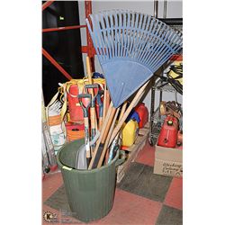 YARD TOOLS ASSORTED LOT IN RUBBERMAID GARBAGE CAN