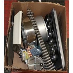 LOT OF METAL BAKEWARE