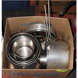 BOX OF ALUMINIUM POTS AND LIDS