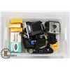 Image 1 : TRAY OF VINTAGE CAMERA EQUIPEMENT