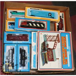 TRAY OF VINTAGE TRAINS & ACCESSORIES