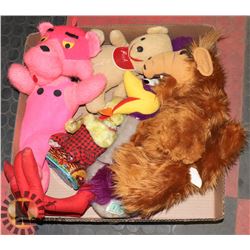 TRAY OF VINTAGE STUFFED ANIMALS, TIN DUCK