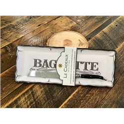 SERRATED KNIFE AND BAGUETTE TRAY