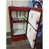 Image 2 : CIRCA 1940'S ICE BOX