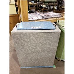 CIRCA 1950'S LAUNDRY HAMPER