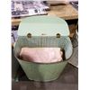 Image 2 : CIRCA 1950'S LAUNDRY HAMPER