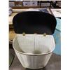 Image 2 : CIRCA 1950'S LAUNDRY HAMPER