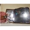 Image 2 : 2 MIRRORS, WALL CLOCK, & 2 HANGING ORNAMENTS