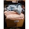 Image 2 : ASSORTED TOWELS