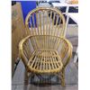 Image 2 : PATIO TABLE & 2 CHAIRS