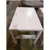 Image 2 : WHITE TABLE