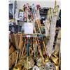 Image 2 : ART EASELS, MULTIPLE WEIGHT BASES, & MORE