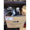 Image 2 : 2 SHELVES OF ASSORTED SET DEC ITEMS