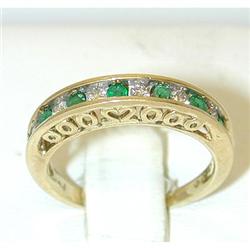 9071 10K Gold Ring w/ Emerald/ Diamonds