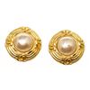 Image 2 : Chanel Gold Faux Pearl CC Vintage Round Clip On Earrings
