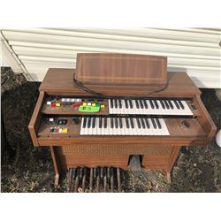 YAMAHA ORGAN (PHONE:  780-220-5518)