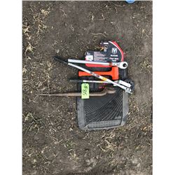 SPUD WRENCH, BENDER, 3/4" RATCHET, DODGE FLOOR MATS
