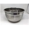 Image 2 : Tovolo Stainless Mixing Bowl (7.5qt)