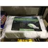 Image 1 : TherapedicQueen Size Down Alternative Pillow