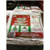 Image 2 : Case of Santa Solution Degradable Large Heavy-Duty Christmas Tree Skirt and Removal Bags (144" Circ.