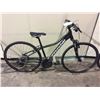 Image 1 : BLACK CANNONDALE 24-SPEED FRONT SUSPENSION HYBRID BIKE