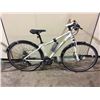 Image 1 : WHITE NORTHROCK 21-SPEED FRONT SUSPENSION HYBRID BIKE W/ FULL DISC BRAKES