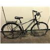Image 1 : GREY ROCKY MOUNTAIN 24-SPEED FRONT SUSPENSION HYBRID CRUISER BIKE