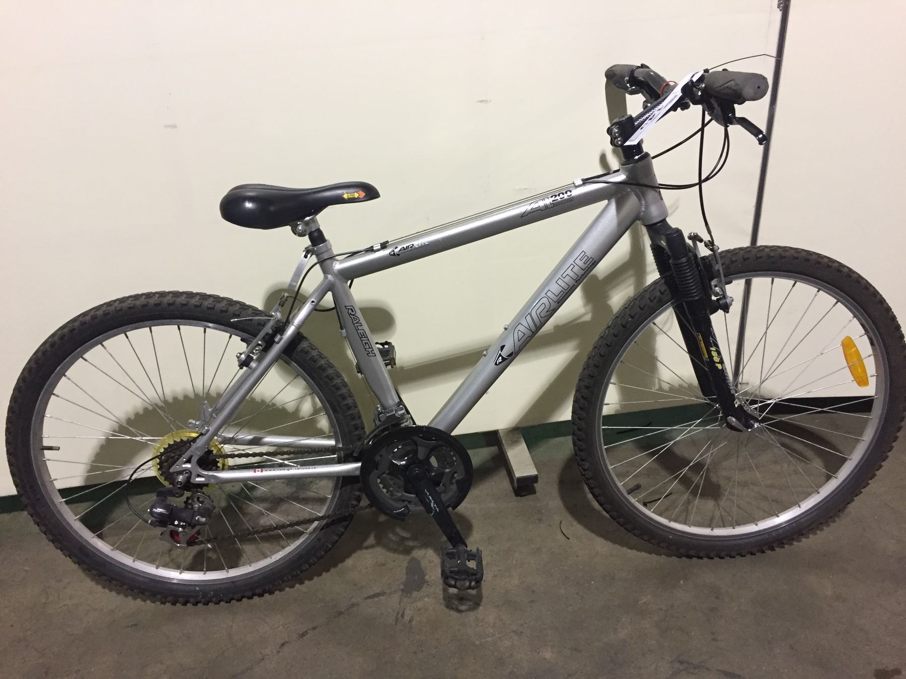 SILVER RALEIGH 21-SPEED FRONT SUSPENSION MOUNTAIN BIKE - Able Auctions