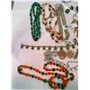 Image 2 : Lot Of Vintage Jewelery